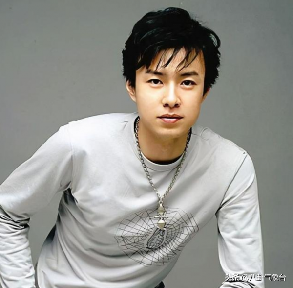 《正陽門下》朱鐵，結婚11年0緋聞只愛老婆，三世同堂成人生贏家