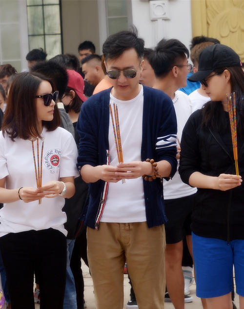 藏得夠深！別看他是《父母愛情》裡灰頭土臉的農民，其實是個幹部