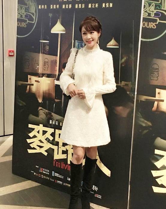 梁小冰真不給年輕人留退路!穿小白裙優雅甜美,51歲氣質嫩如少女 梁小冰真不給年輕人留退路!穿小白裙優雅甜美,51歲氣質嫩如少女