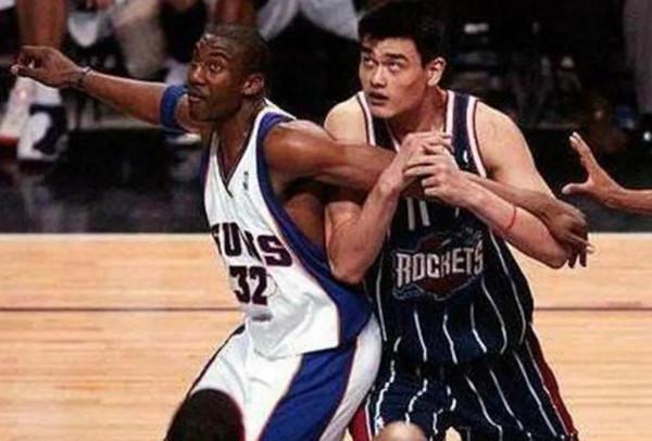 霸王傳說！姚明一生之敵，小球時代最完美中鋒——斯塔德邁爾