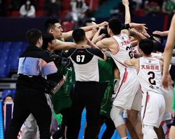 CBA最新積分榜：付豪38分遼籃8連勝排第1廣廈緊追 上海第3廣東第5