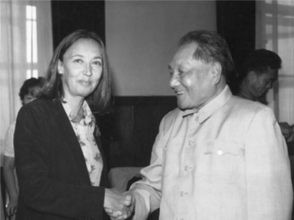 外媒問鄧小平：天安門的毛主席畫像還要掛多久？他的回答讓人動容