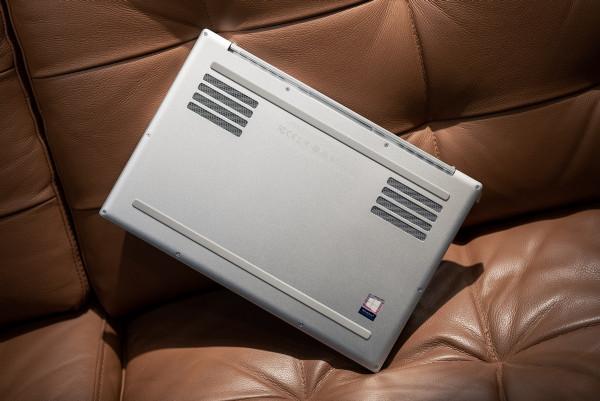 雷蛇筆記本水銀版,要的就是輕奢精緻的辦公感 雷蛇筆記本水銀版,要的就是輕奢精緻的辦公感