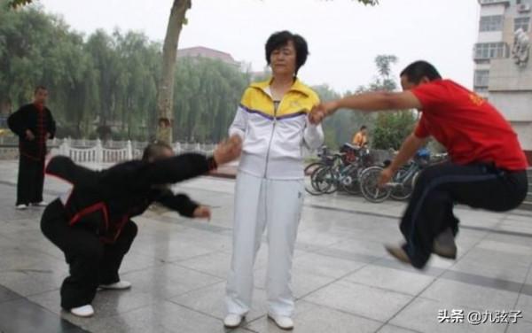 “電母”閆芳:耍無賴拜師,太極神功“一碰就飛”,稱對不起師父 “電母”閆芳:耍無賴拜師,太極神功“一碰就飛”,稱對不起師父