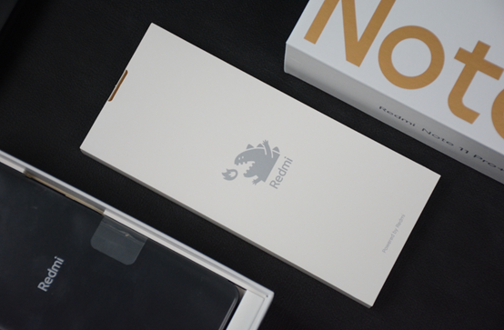 紅米Note11 pro+開箱，真機上手質感超預期，直邊設計方向對了？