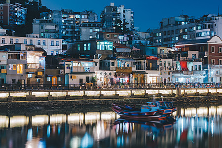 有趣的人生，一半是山川湖海