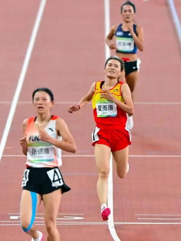 恭喜！一萬米長跑苦盡甘來，山西名將夏雨雨摘銀