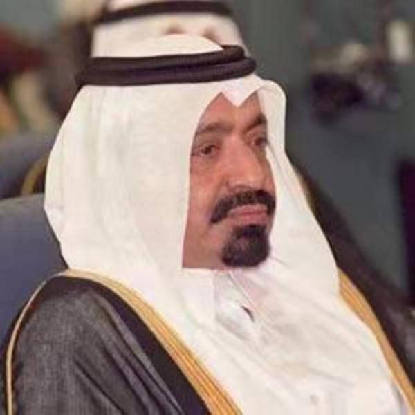 國王在外度假，兒子來電：我篡位了！老子正想報復，卻發現錢沒了