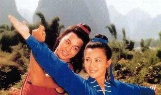 同樣是李連杰基因,把黃秋燕女兒和利智女兒一對比,差距就出來了 同樣是李連杰基因,把黃秋燕女兒和利智女兒一對比,差距就出來了