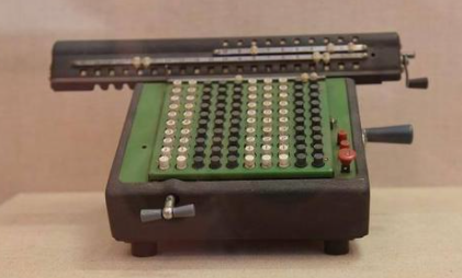 1964年10月13日,我國第一顆原子彈爆炸前三天,戈壁中出現了國軍 1964年10月13日,我國第一顆原子彈爆炸前三天,戈壁中出現了國軍