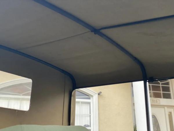 越野車的鼻祖，一塵不染的1950年威利斯吉普車