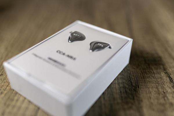 萬元靜電入耳VS百元靜電入耳,100倍的差價音質差這麼多嗎? 萬元靜電入耳VS百元靜電入耳,100倍的差價音質差這麼多嗎?