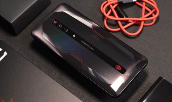 曝料：紅魔遊戲手機7跑分曝光！頂配版本擁有18GB記憶體