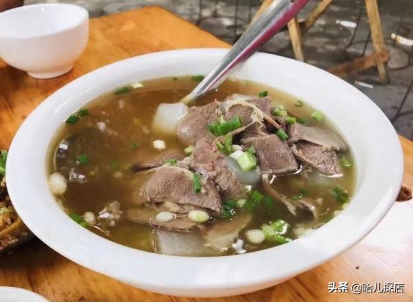 四川小鎮上的牛肉館子，蒸牛肉才8塊錢一份，人均40元能吃到撐