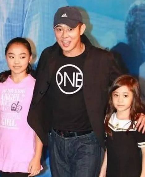 同為李連杰的女兒，利智的女兒與黃秋燕的女兒，區別不是一般的大