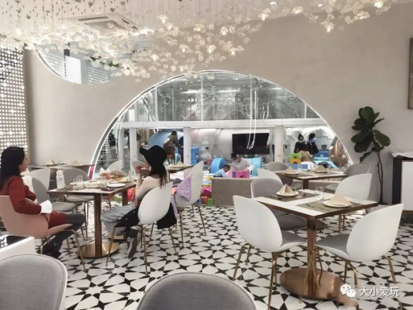 開園即火的全新遛娃地，再冷也要陪娃放電一整天