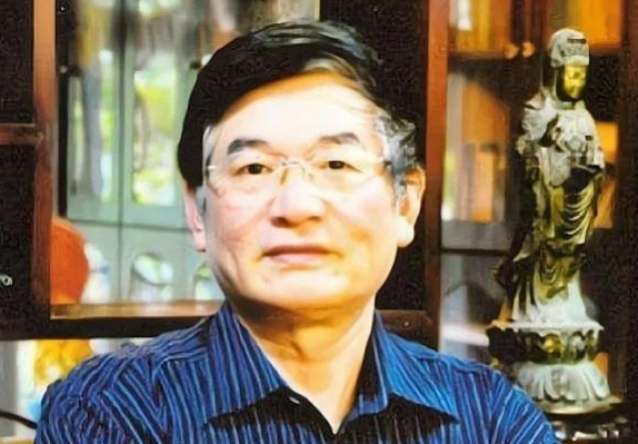 高中生“天書字型”走紅，高考作文僅得6分，被985大學破格錄取