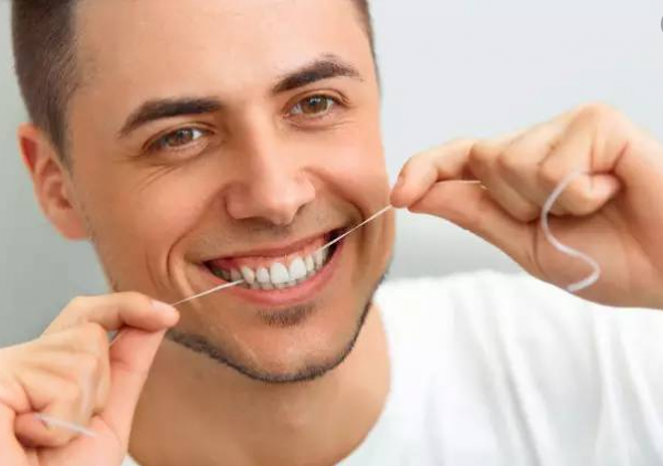 人到中老年，什麼人可以不戴老花鏡？掉幾顆牙、駝背很正常嗎？