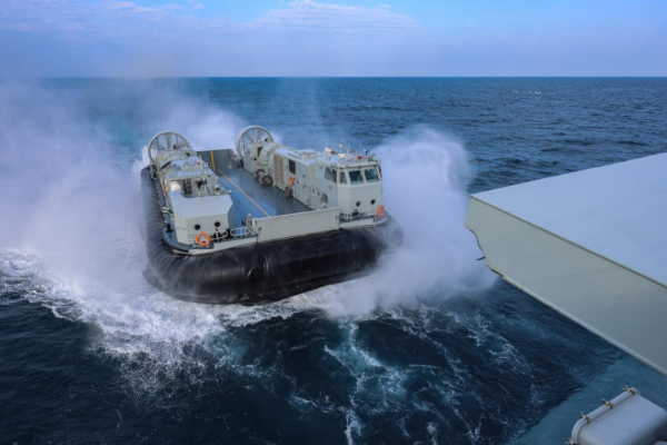 南部戰區海軍某登陸艦支隊實戰化訓練掠影