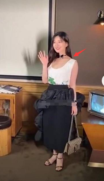 紅毯比美直角肩穩贏、古裝造型斜肩顯氣質，女星肩部較量也有玄機