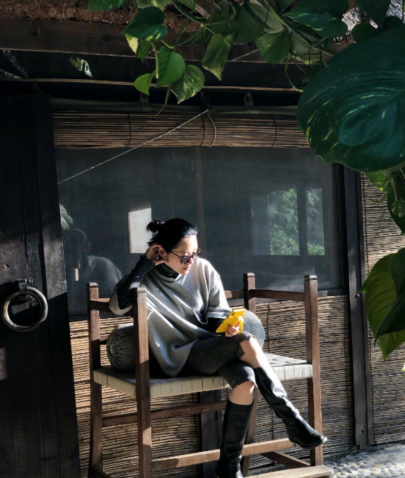 已經52歲的年紀,卻依舊美得像個“少女”,許晴的減齡要點值得學 已經52歲的年紀,卻依舊美得像個“少女”,許晴的減齡要點值得學