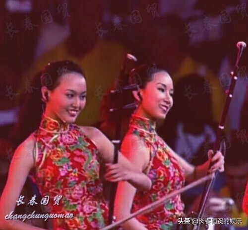 唐嫣21歲時舊照曝光，身穿旗袍清新靚麗笑容甜美