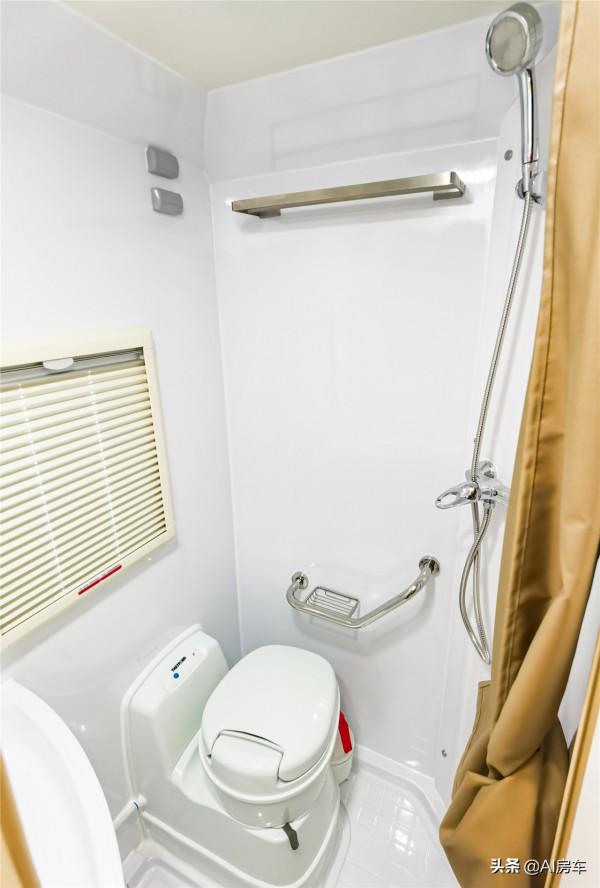 花光積蓄旅行？入不敷出？4座2.0T福特房車拎包即可入住，還省錢