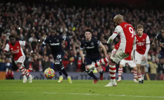 英國感染人數創新高！英超大量比賽延遲，法國限制英國旅客入境