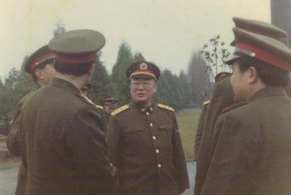 他曾任南京軍區司令、42軍軍長，和于永波上將是好搭檔，活到83歲