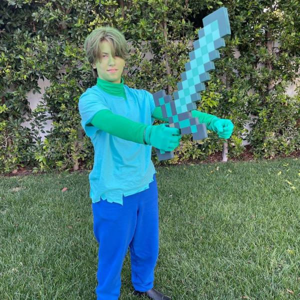 不給糖就“爆炸”！我的世界：16個沙雕變裝，盤點mc玩家的萬聖節