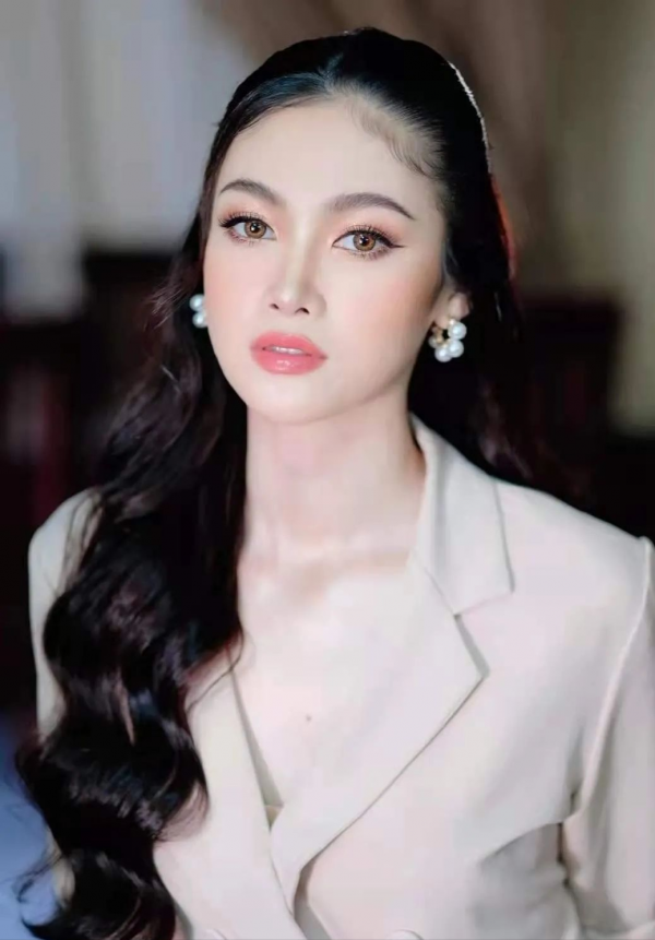 這位寮國名媛曾將東南亞溫柔的氣質帶到了中國大陸的對岸