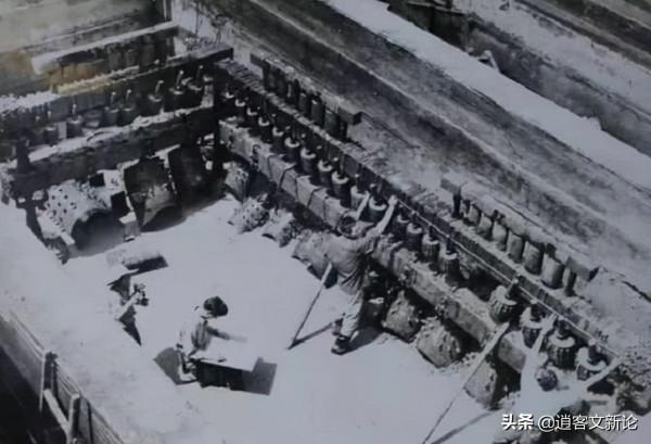 湖北空軍炸山修房,意外炸出褐色土層,專家:下面埋有大工程 湖北空軍炸山修房,意外炸出褐色土層,專家:下面埋有大工程