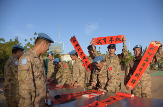 我們在戰位守新春：第九批赴馬裡維和警衛分隊官兵節日不忘戰備