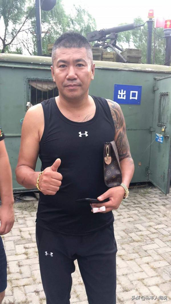 恭喜！52歲網紅趙本六喜得貴子，曾因生吃活雞、生吃肉遭網路封殺