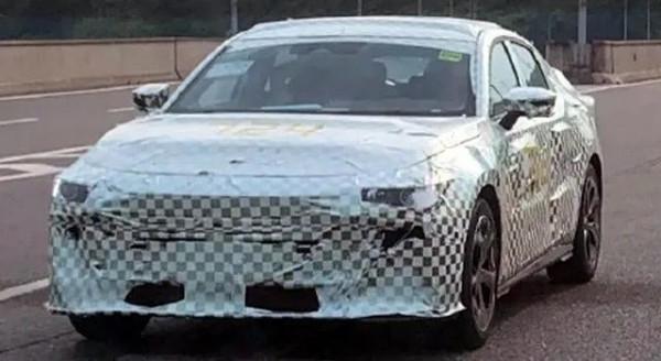 思域接招吧!長安UNI轎跑實車曝光,大溜背+自適應尾翼不簡單 思域接招吧!長安UNI轎跑實車曝光,大溜背+自適應尾翼不簡單