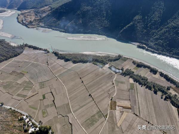 名副其實的長江第一灣，從此長江一路向東，成了中華民族的父親河