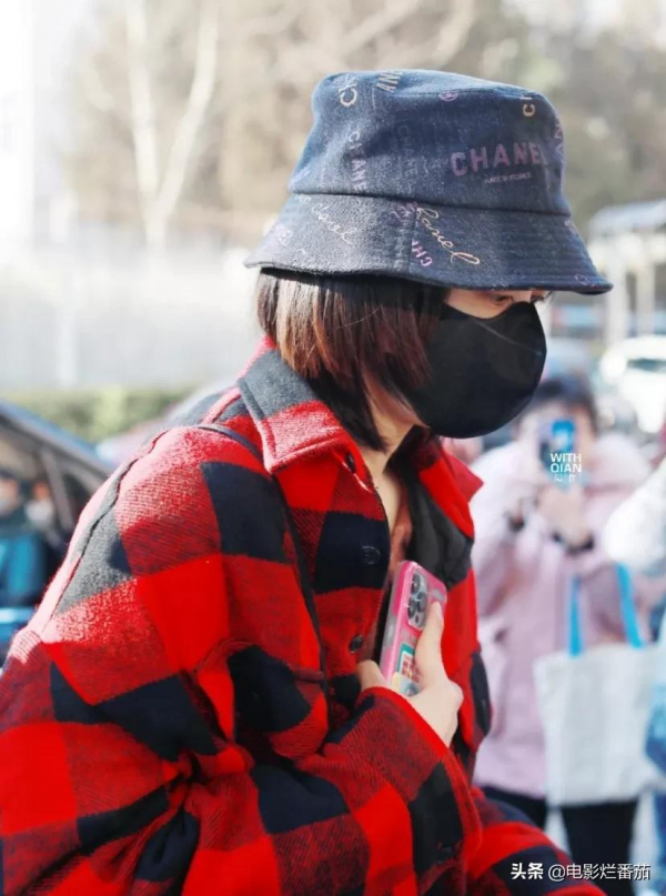 春晚五次聯排：趙麗穎緊身褲吸睛，沈騰眼神犀利，張小斐知性俏皮