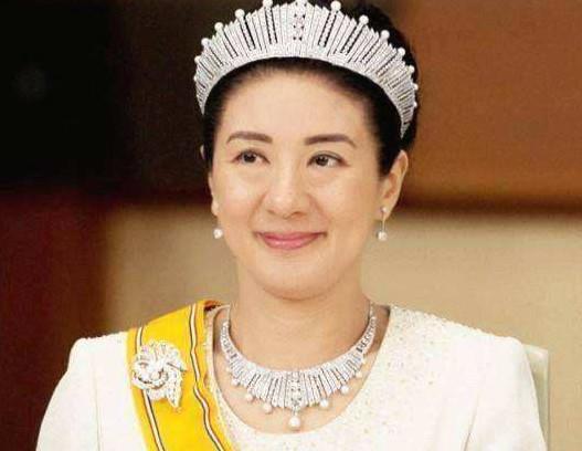 日本豪門兒媳有多難？34歲累到癌症離世，為生兒子慘遭婆家囚禁