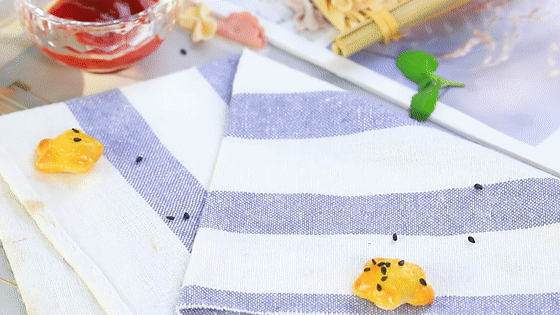 香酥脆嫩的小蝦餃,一口補鈣2口護眼,不擀皮不油炸,做起來超簡單! 香酥脆嫩的小蝦餃,一口補鈣2口護眼,不擀皮不油炸,做起來超簡單!