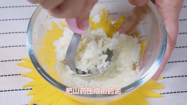 寶寶多吃山藥好處多，比煲湯好吃，寶寶吃完舔手指，長個又聰明