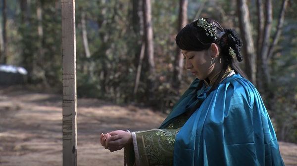 大家閨秀剛被選上皇妃，大清朝就亡了，最後被軍閥搶走，國產片