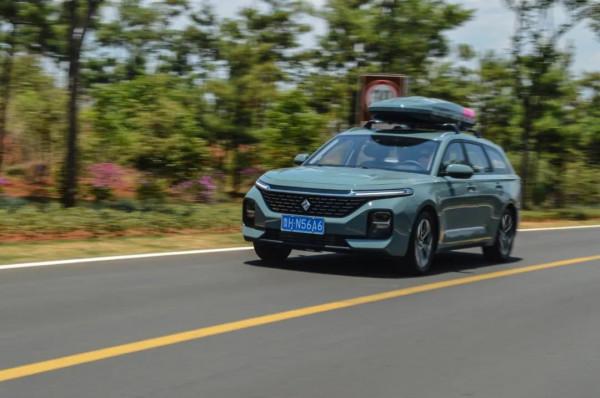 10萬元的旅行車，多種空間變換方式，評測寶駿Valli