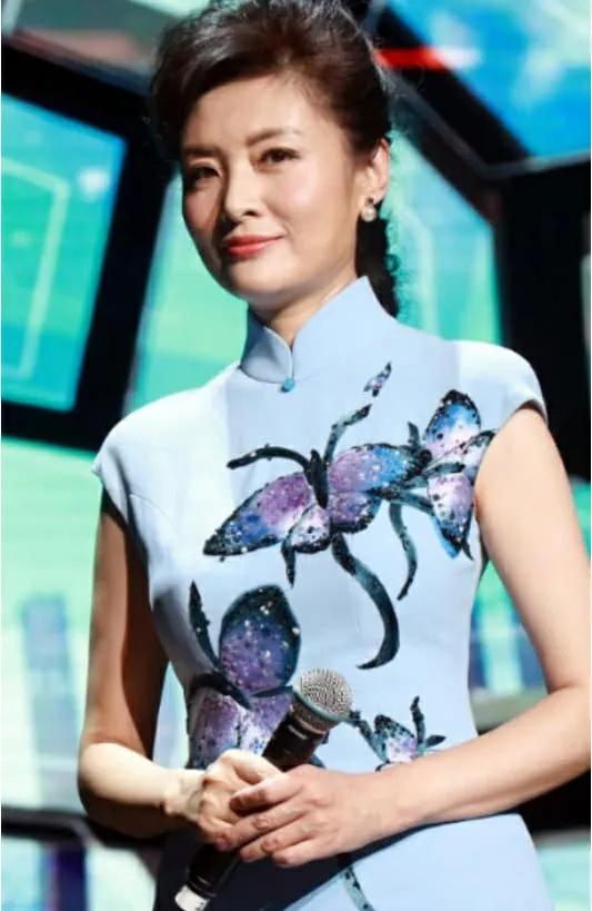 周濤：成熟大氣，溫柔端莊，有著中國女性的古典美