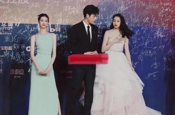 北影節紅毯女星:Angelababy紅心裙,張婧儀公主範,周冬雨P合照 北影節紅毯女星:Angelababy紅心裙,張婧儀公主範,周冬雨P合照