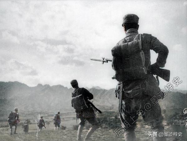 河北老照片：阜平姑娘送心上人上前線，淶源八路軍與日俘同桌吃飯