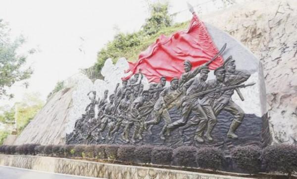 國民黨師長率萬人起義，47歲拒當司令員回鄉，胡耀邦專門設宴送行