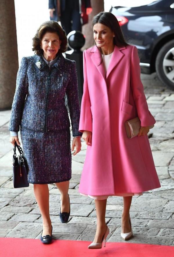 西班牙王后的出訪穿搭又火了！10套著裝吸睛奪目，時尚更甚從前