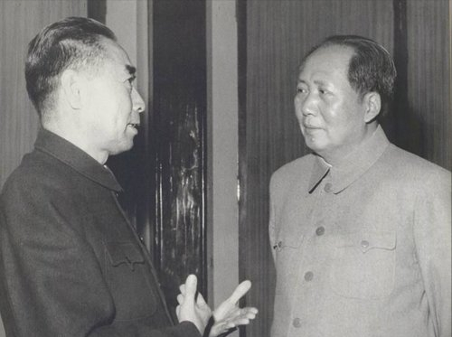 原子彈爆炸一年後，毛主席和周總理密談半小時，37年後才公佈內容