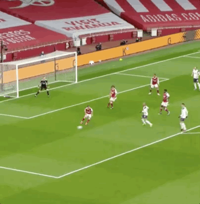 FIFA年度頒獎禮：萊萬力壓梅西，蟬聯世界足球先生！C羅獲特別獎