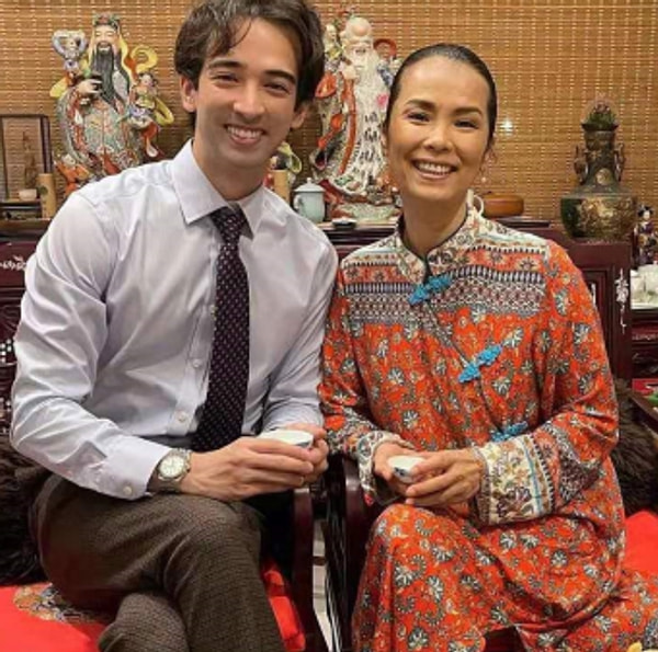 歌手韋唯復出首唱，素顏臉頰凹陷身材下墜，是老年人了不像天后